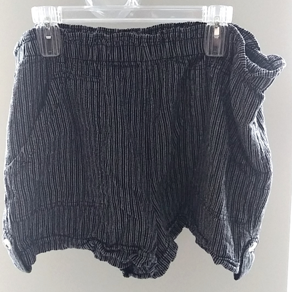 Shorts - Picture 2 of 4